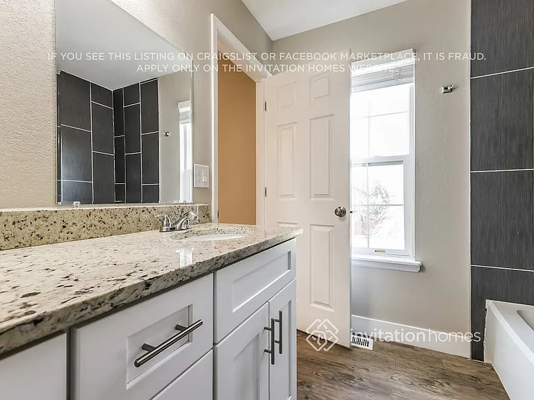 1424 W 132nd Pl — Photo 14