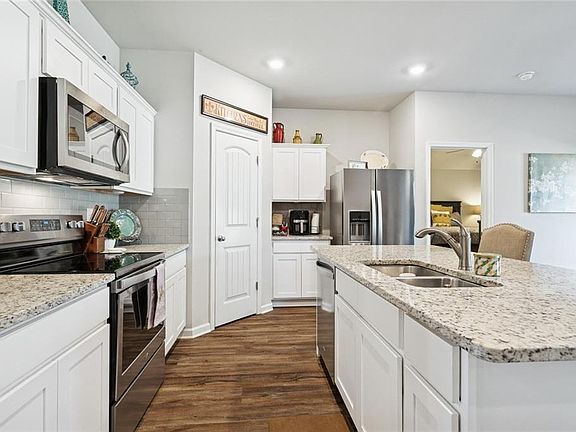 5th image of 23112 Rosa Blvd