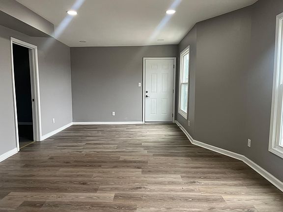 3rd image of 405 Hampshire St #3