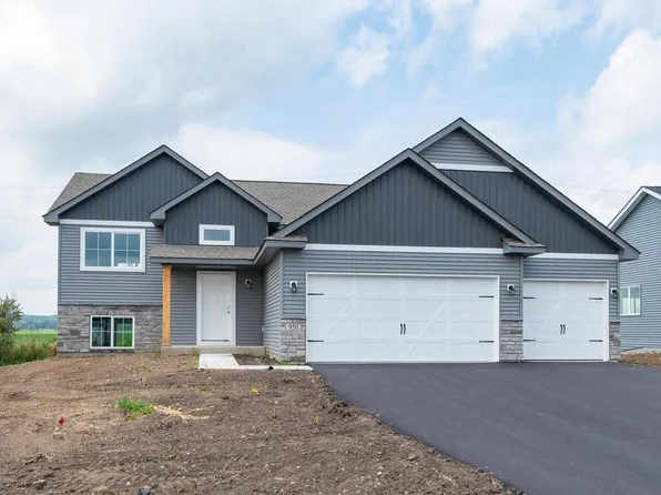 950 Prestwick Dr, Belle Plaine, MN 56011