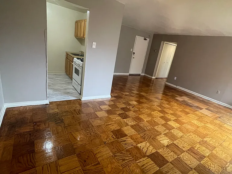 Delton Apartments — Photo 15