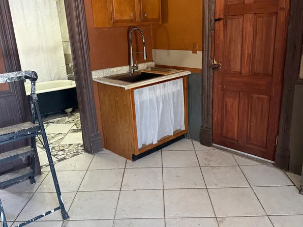 1231 20th Ave #2, Rockford, IL 61104