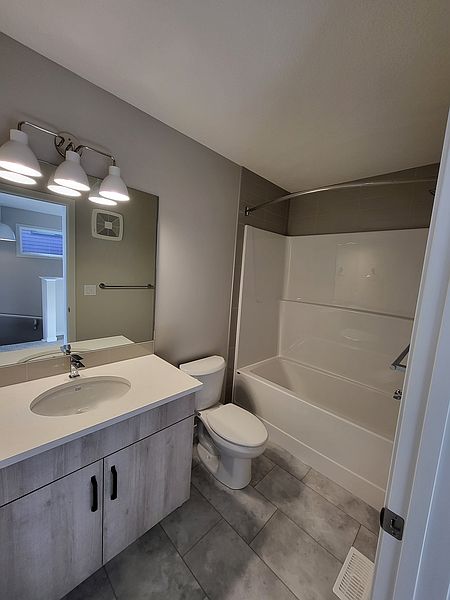 Calgary House for rent - 4 Bedrooms — photo 29