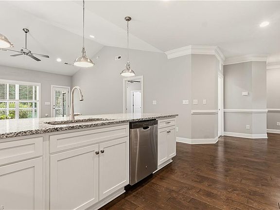 3rd image of 901 Kinloch Dr