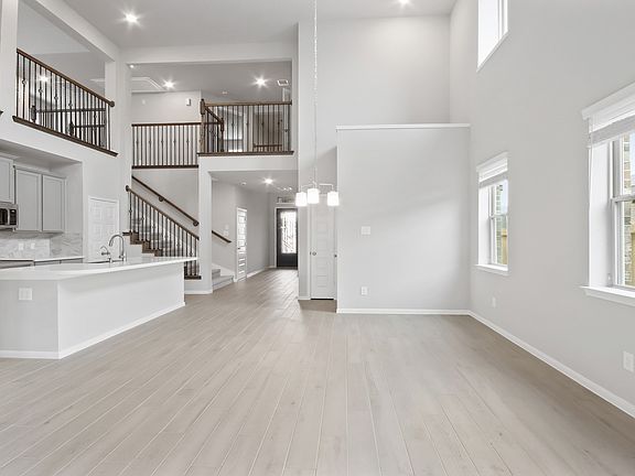 Beautiful dining area adjacent to kitchen