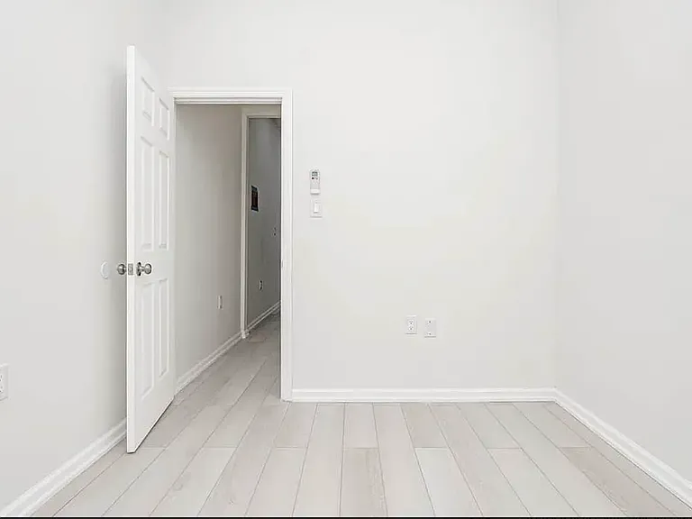 698 Hancock St #2R — Photo 8