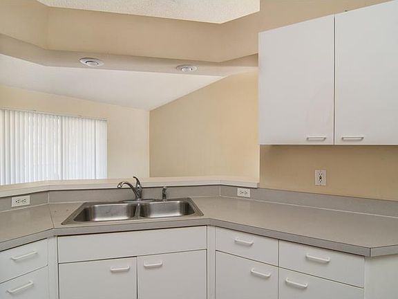 3rd image of 2522 Abbey Ave #4
