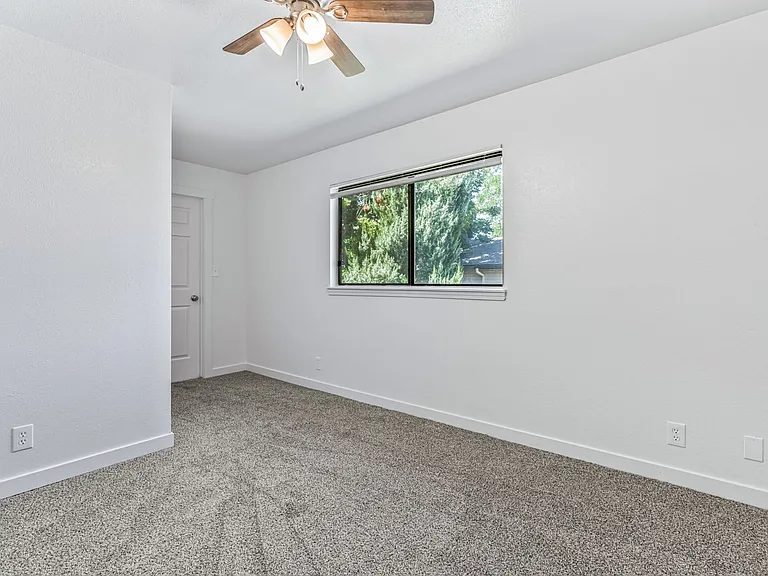 Hilton Street Apartments — Photo 51