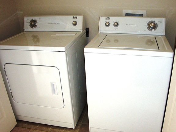 5th image of 155 Knowledge Ave Unit B