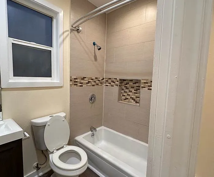 225 W 25th St — Photo 16