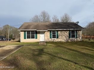 211 3rd St NE, Magee, MS 39111