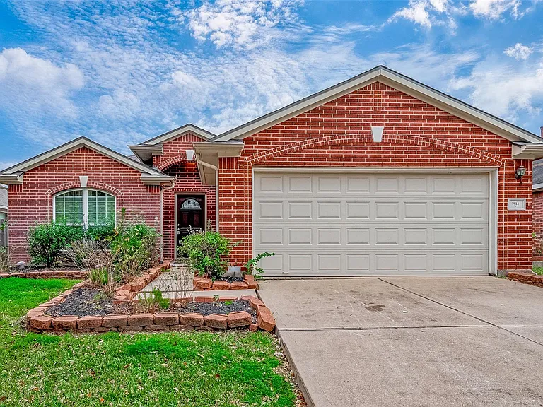7514 Trail Holw — Photo 1