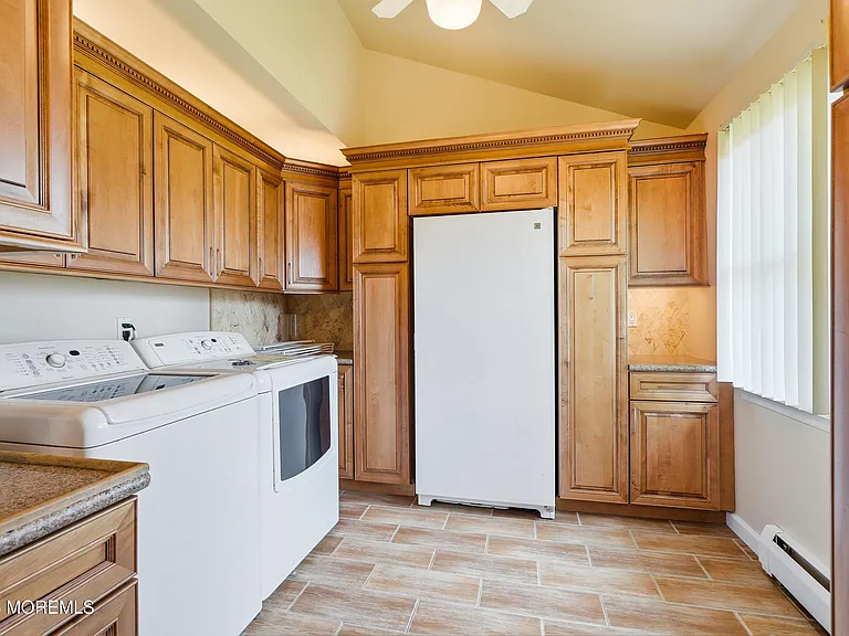 470 Monmouth Pl — Photo 21