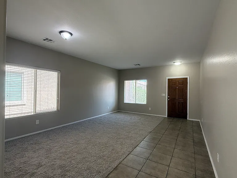 1029 E Canyon Trl — Photo 2