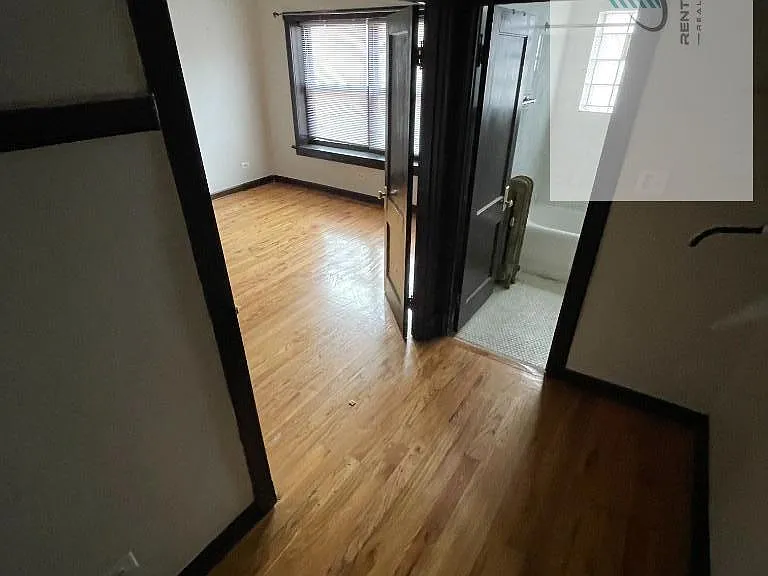 4019-27 W Irving Park Rd #4027-305 — Photo 2