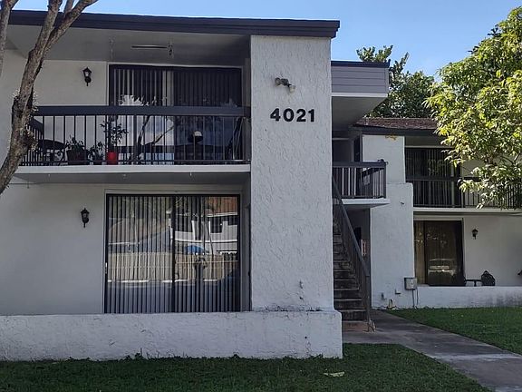 2nd image of 4021 N University Dr #204