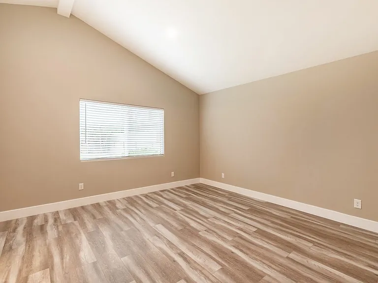 6633 Costello Ave — Photo 19