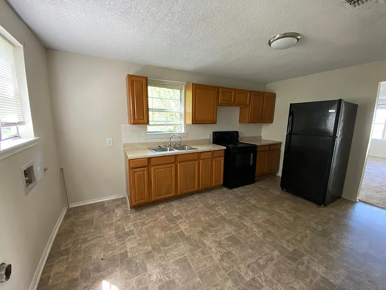 1006 W Owing St — Photo 10