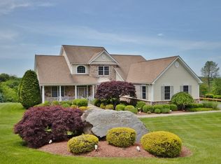 93 Spy Glass Hl, Hopewell Junction, NY 12533