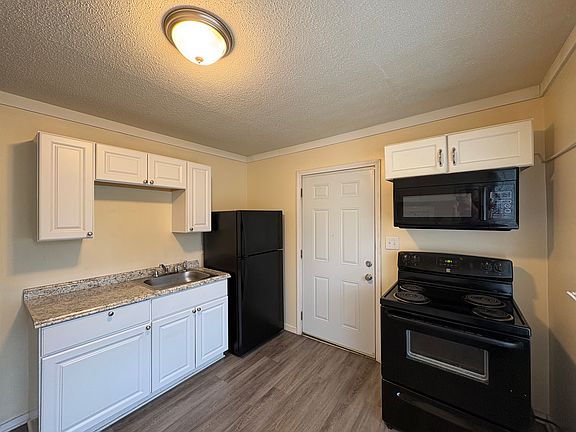 2nd image of 820 Mobile St #A