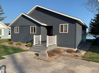 7626 Crystal Beach Rd NW, Rapid City, MI 49676