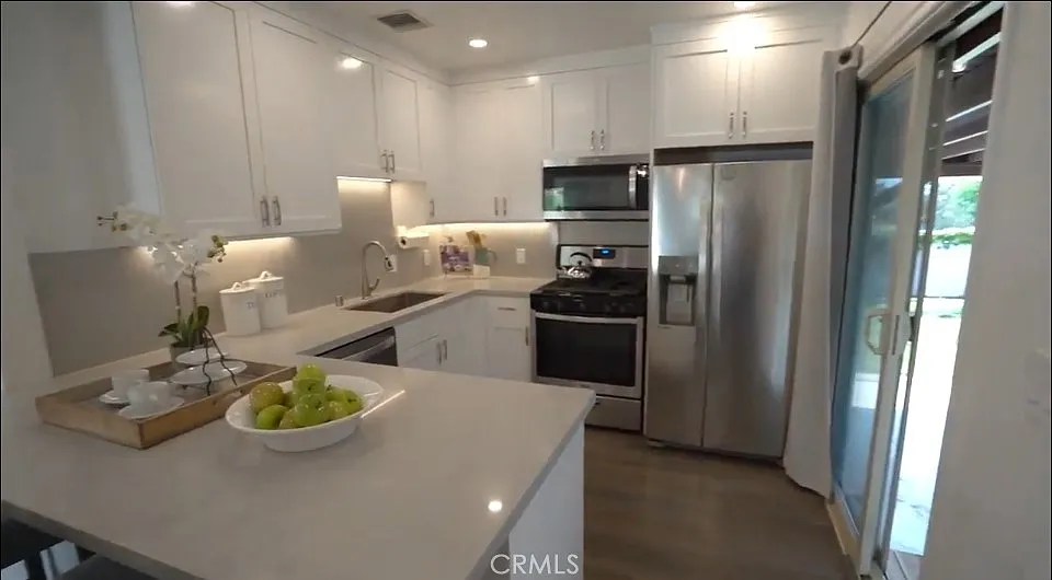 3 bed, 1.0 bath, 936 sqft, $2,695 — Photo 4