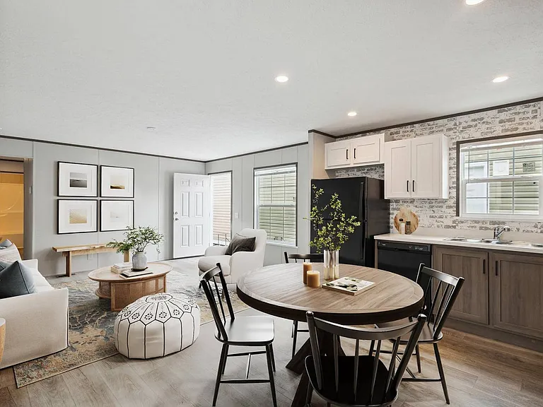 10 Benjamin Ln — Photo 2