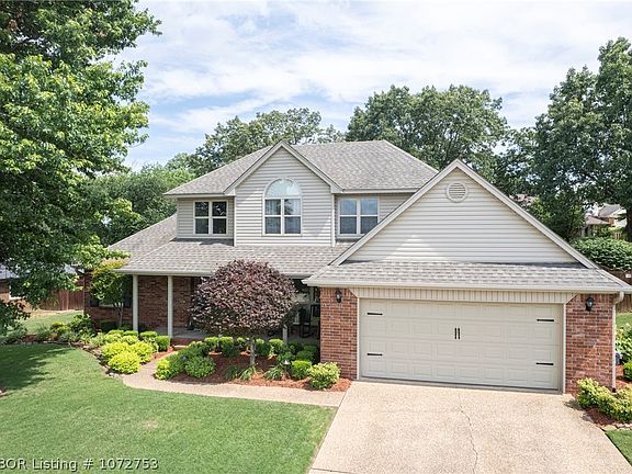 3rd image of 1820 Heritage Dr
