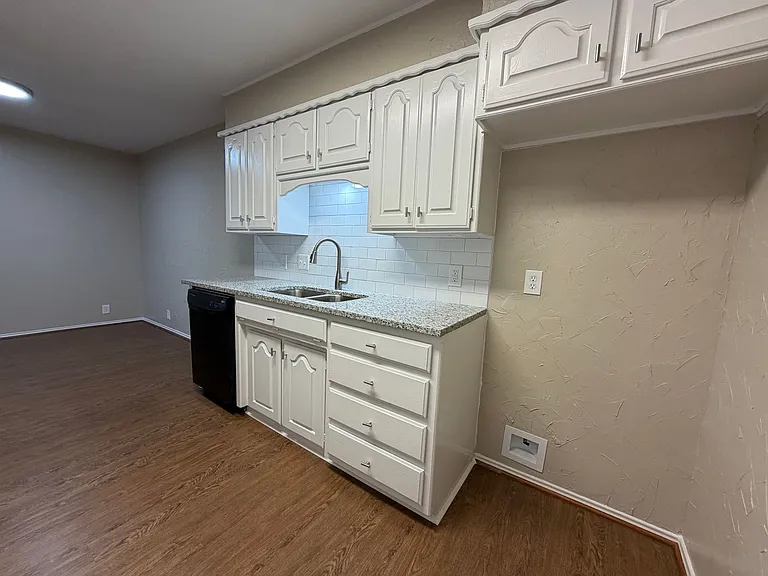 206 S Nolan River Rd #12 — Photo 6