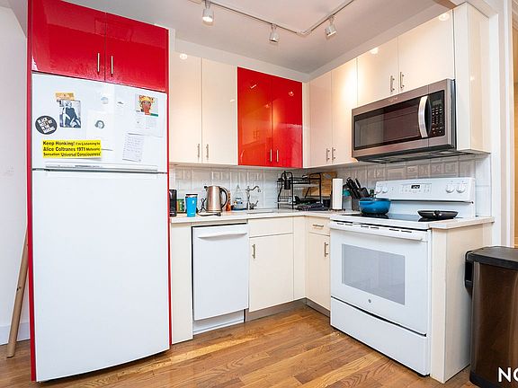 2nd image of 1424 Hancock St #2