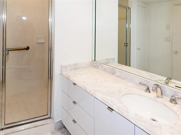 10101 E Bay Harbor Dr #404 — Photo 13