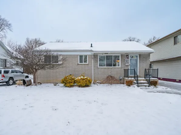 22411 Lanse St, Saint Clair Shores, MI 48081