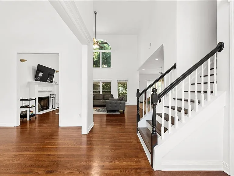 790 Milton Oaks Dr — Photo 5