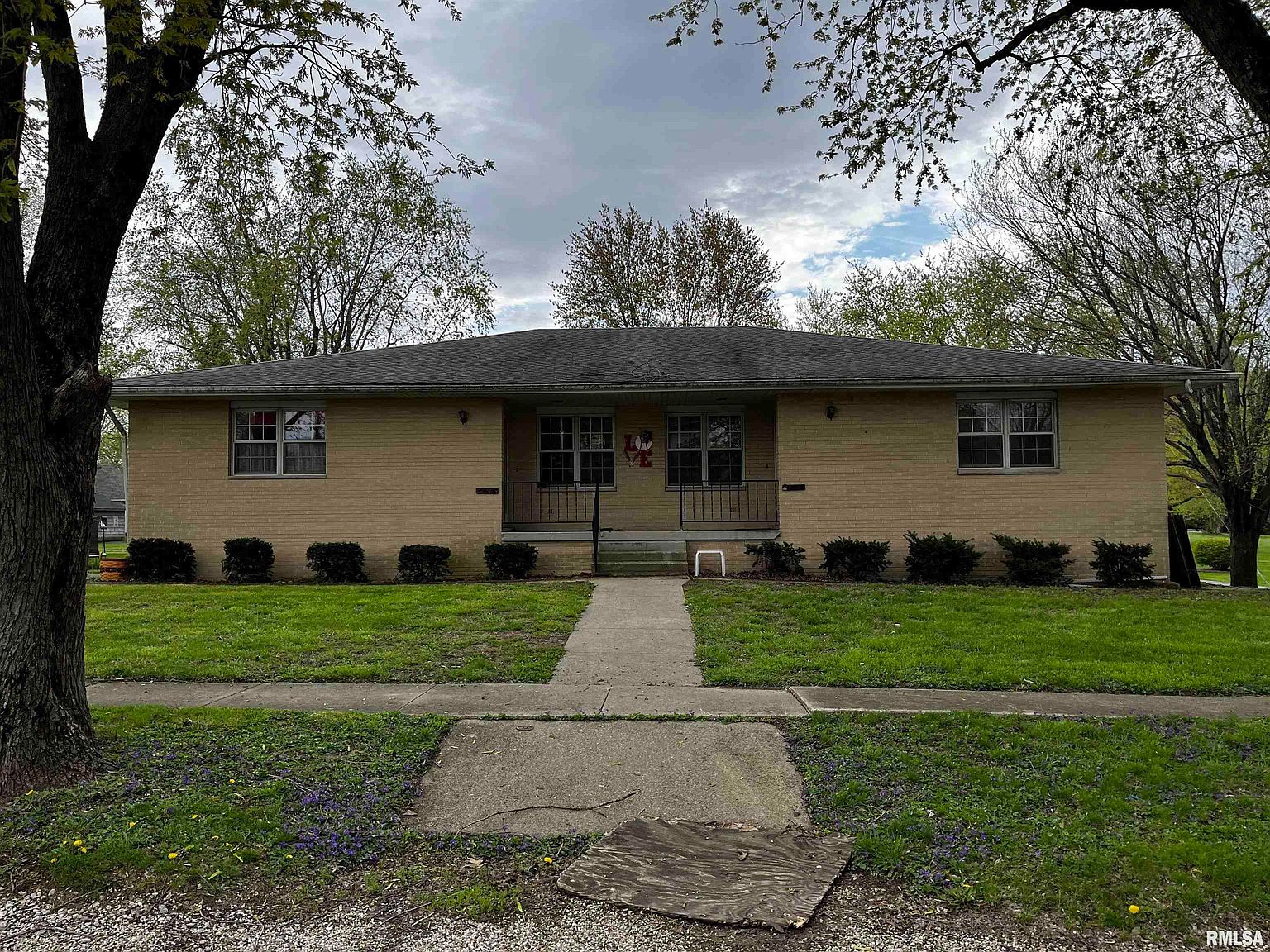 230 W Kenney St, Divernon, IL 62530 Zillow