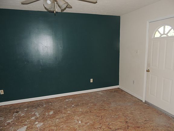 4th image of 2360 Hamilton Ave