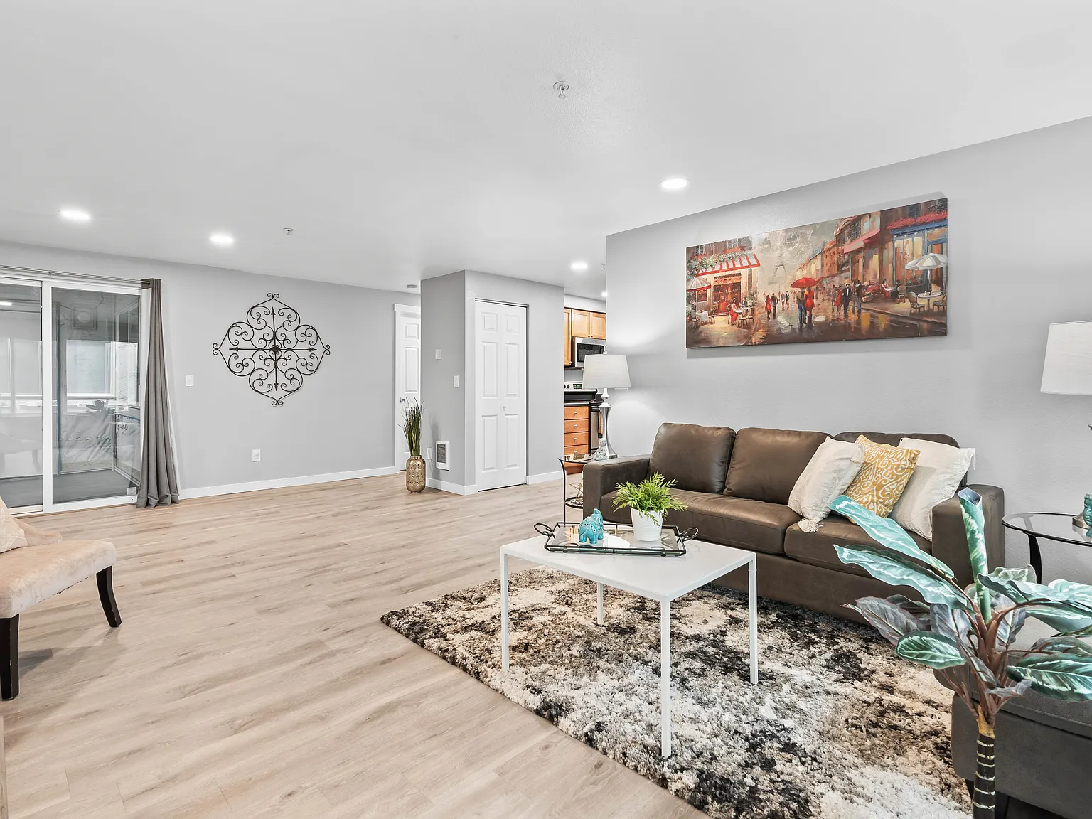 3 bed, 1105 sqft, $2,500 — Photo 3