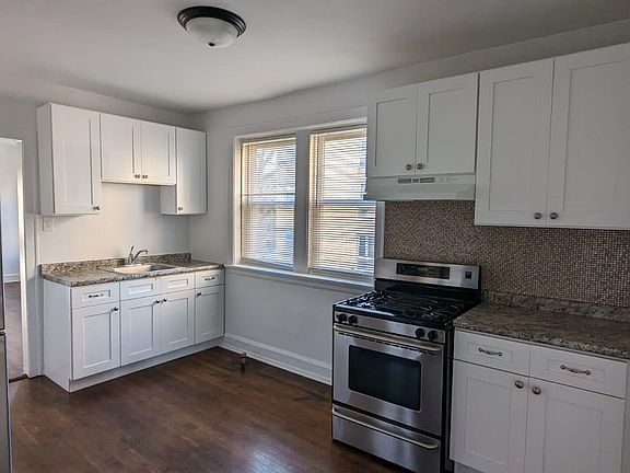 2nd image of 6033 N Rockwell St #2