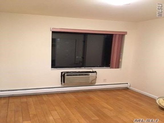4th image of 14448 Roosevelt Ave APT 6D