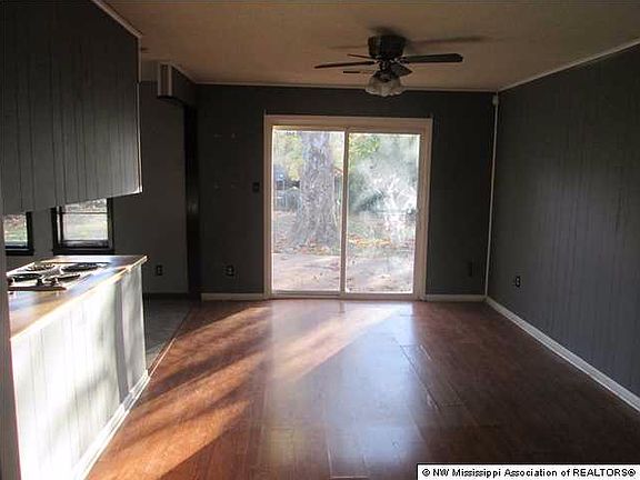 3rd image of 653 Thornwood Dr