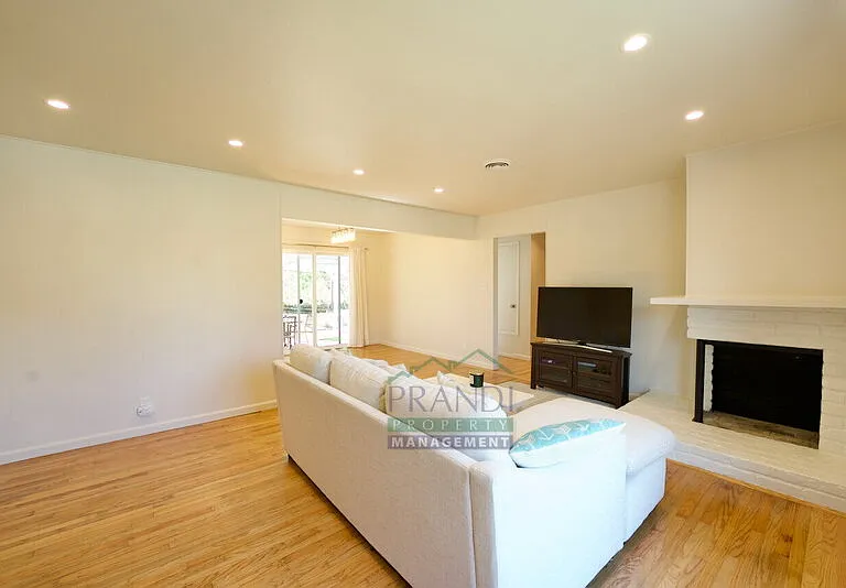 2061 Carolyn Way — Photo 4