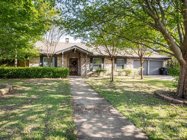 1225 Crestwood Dr, Cleburne, TX 76033