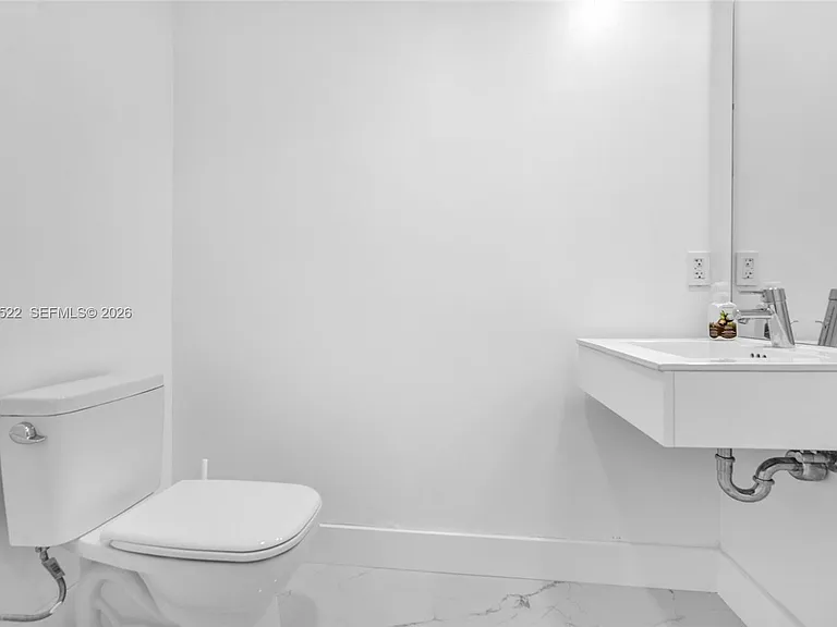 17111 Biscayne Blvd #411 — Photo 21