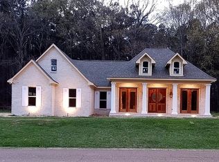 30 Fairway Dr, Natchez, MS 39120