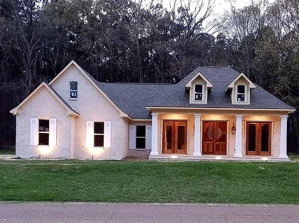 30 Fairway Dr, Natchez, MS 39120