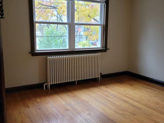 Living room (nice tree tops)