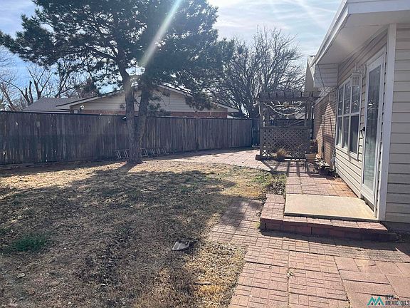 3rd image of 1612 Claremont Ter