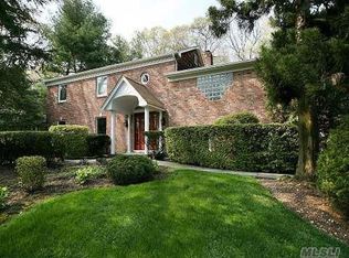 15 Truxton Rd, Dix Hills, NY 11746