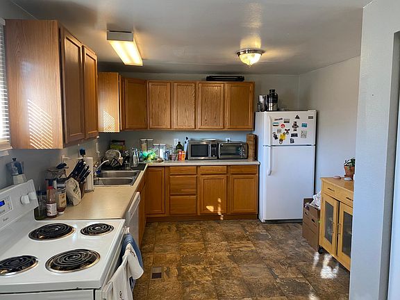 Spacious kitchen with lots of storage