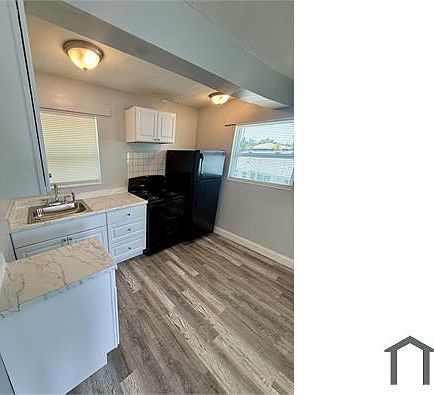 3rd image of 2318 4th St S APT 10