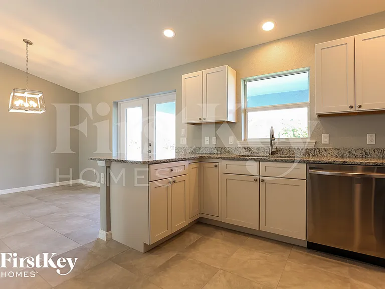 11932 Gretchen Ave — Photo 6